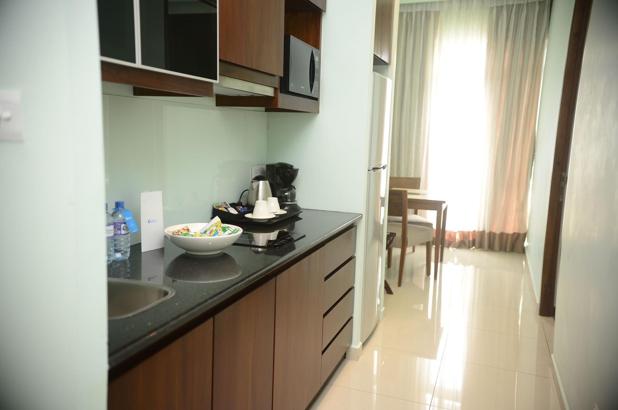 โอเชียน เอดจ์ สวีท แอนด์ โฮเทล โคลอมโบ Hotel ภายนอก รูปภาพ