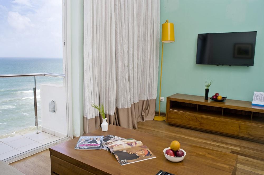 โอเชียน เอดจ์ สวีท แอนด์ โฮเทล โคลอมโบ Hotel ภายนอก รูปภาพ