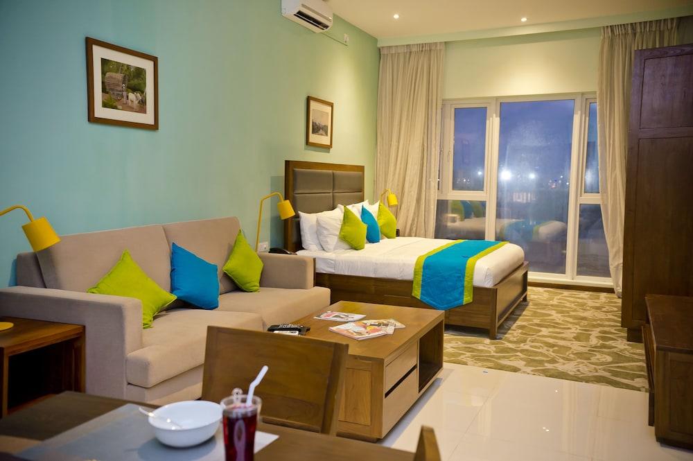 โอเชียน เอดจ์ สวีท แอนด์ โฮเทล โคลอมโบ Hotel ภายนอก รูปภาพ