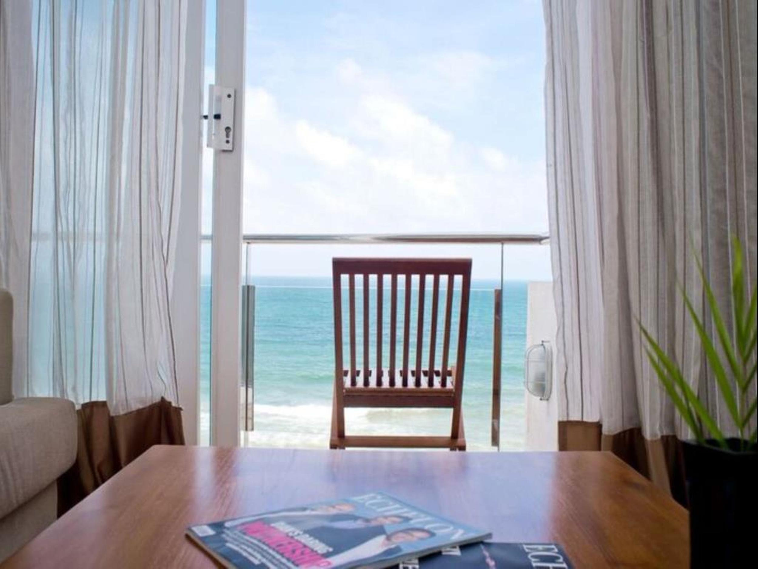 โอเชียน เอดจ์ สวีท แอนด์ โฮเทล โคลอมโบ Hotel ภายนอก รูปภาพ