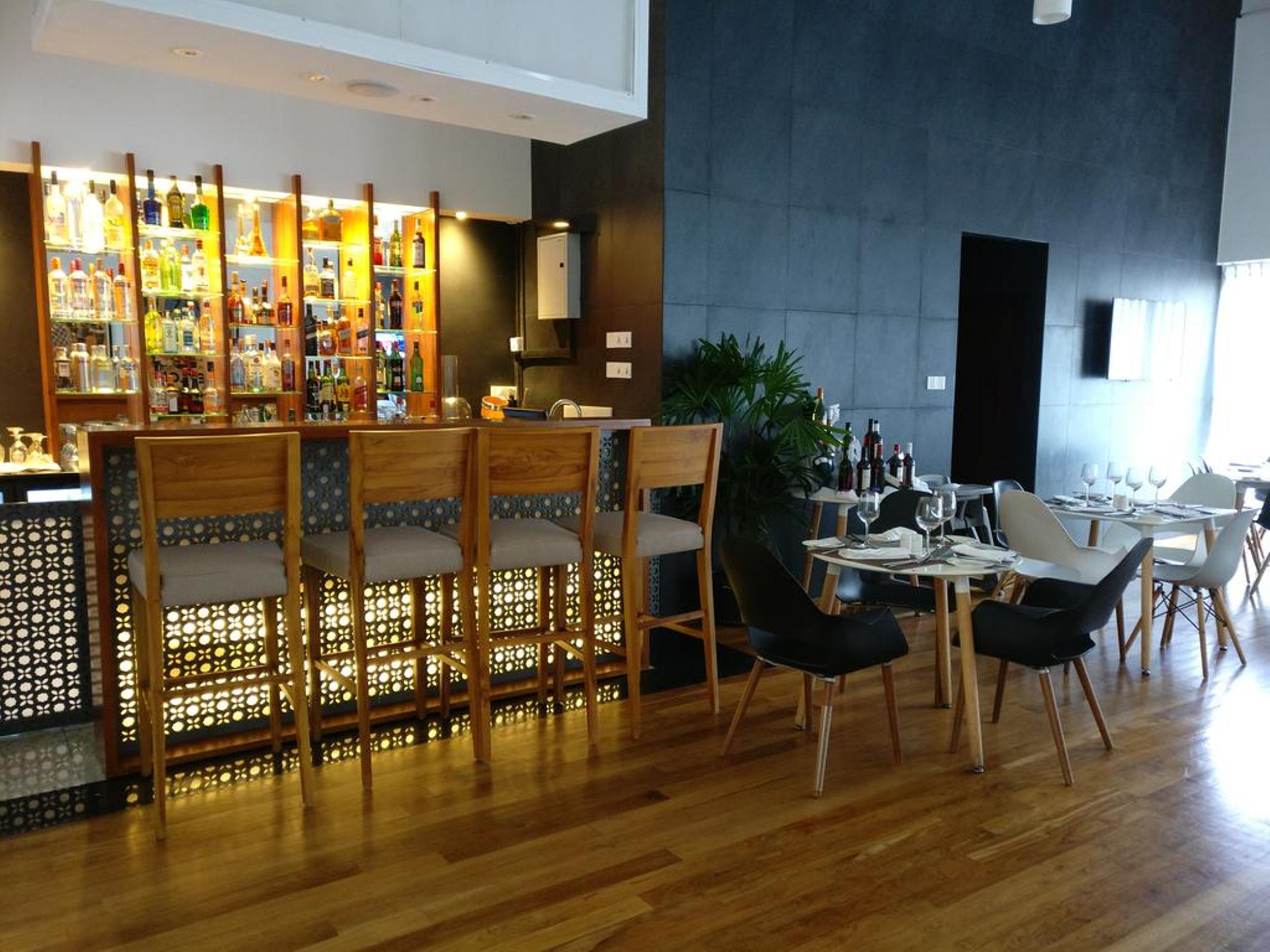 โอเชียน เอดจ์ สวีท แอนด์ โฮเทล โคลอมโบ Hotel ภายนอก รูปภาพ