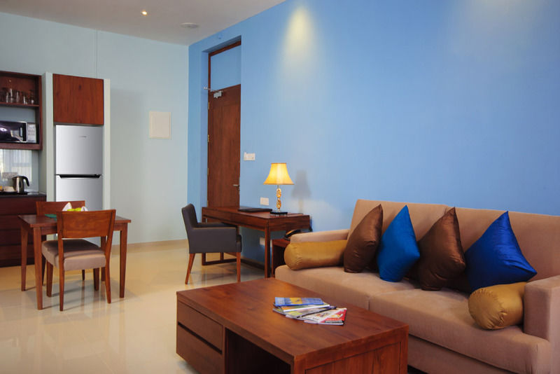 โอเชียน เอดจ์ สวีท แอนด์ โฮเทล โคลอมโบ Hotel ภายนอก รูปภาพ