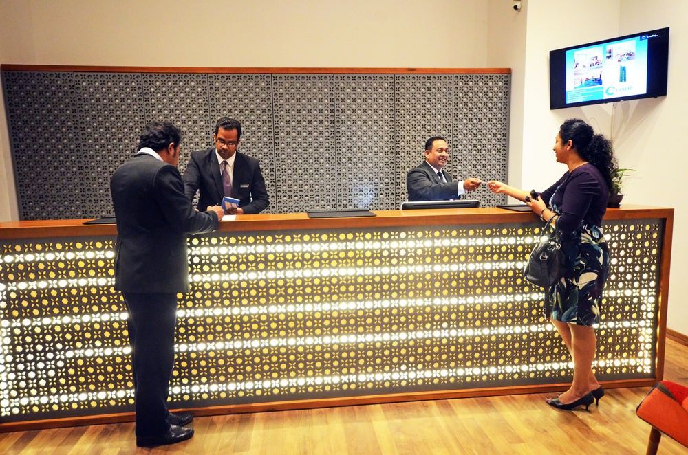 โอเชียน เอดจ์ สวีท แอนด์ โฮเทล โคลอมโบ Hotel ภายนอก รูปภาพ