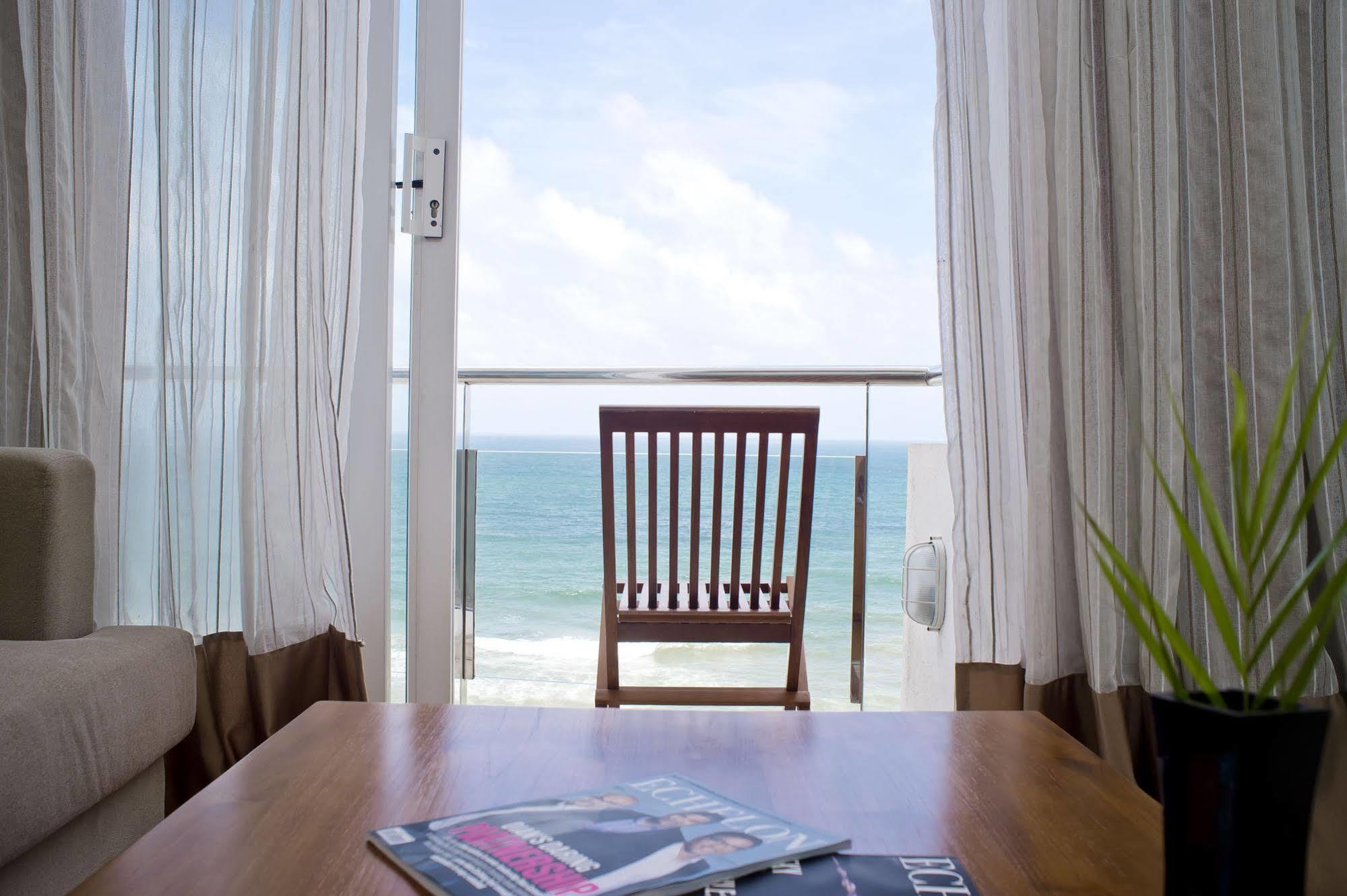 โอเชียน เอดจ์ สวีท แอนด์ โฮเทล โคลอมโบ Hotel ภายนอก รูปภาพ