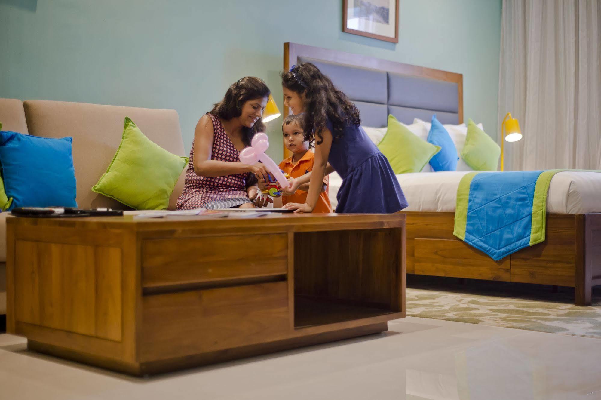 โอเชียน เอดจ์ สวีท แอนด์ โฮเทล โคลอมโบ Hotel ภายนอก รูปภาพ