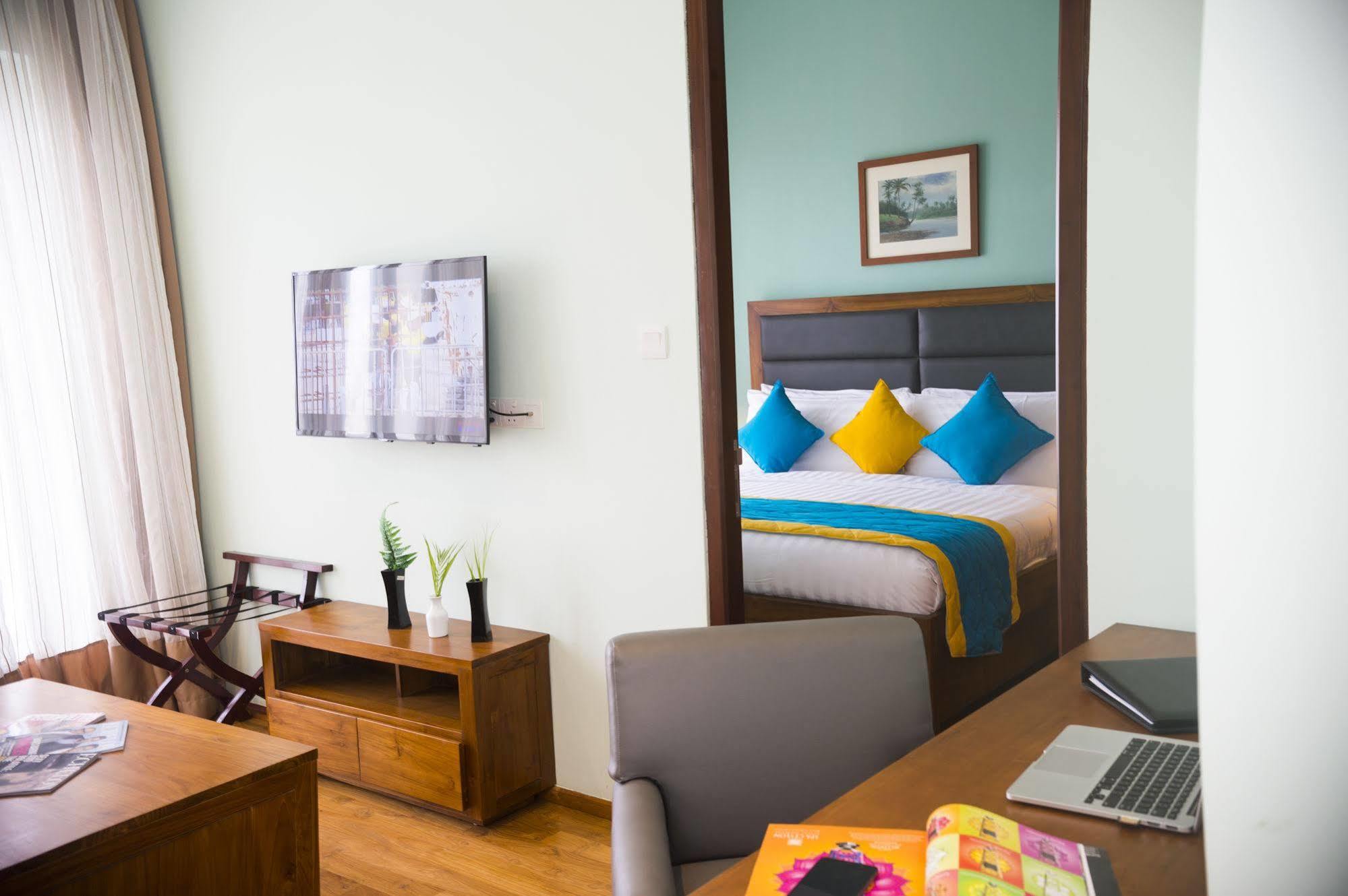 โอเชียน เอดจ์ สวีท แอนด์ โฮเทล โคลอมโบ Hotel ภายนอก รูปภาพ